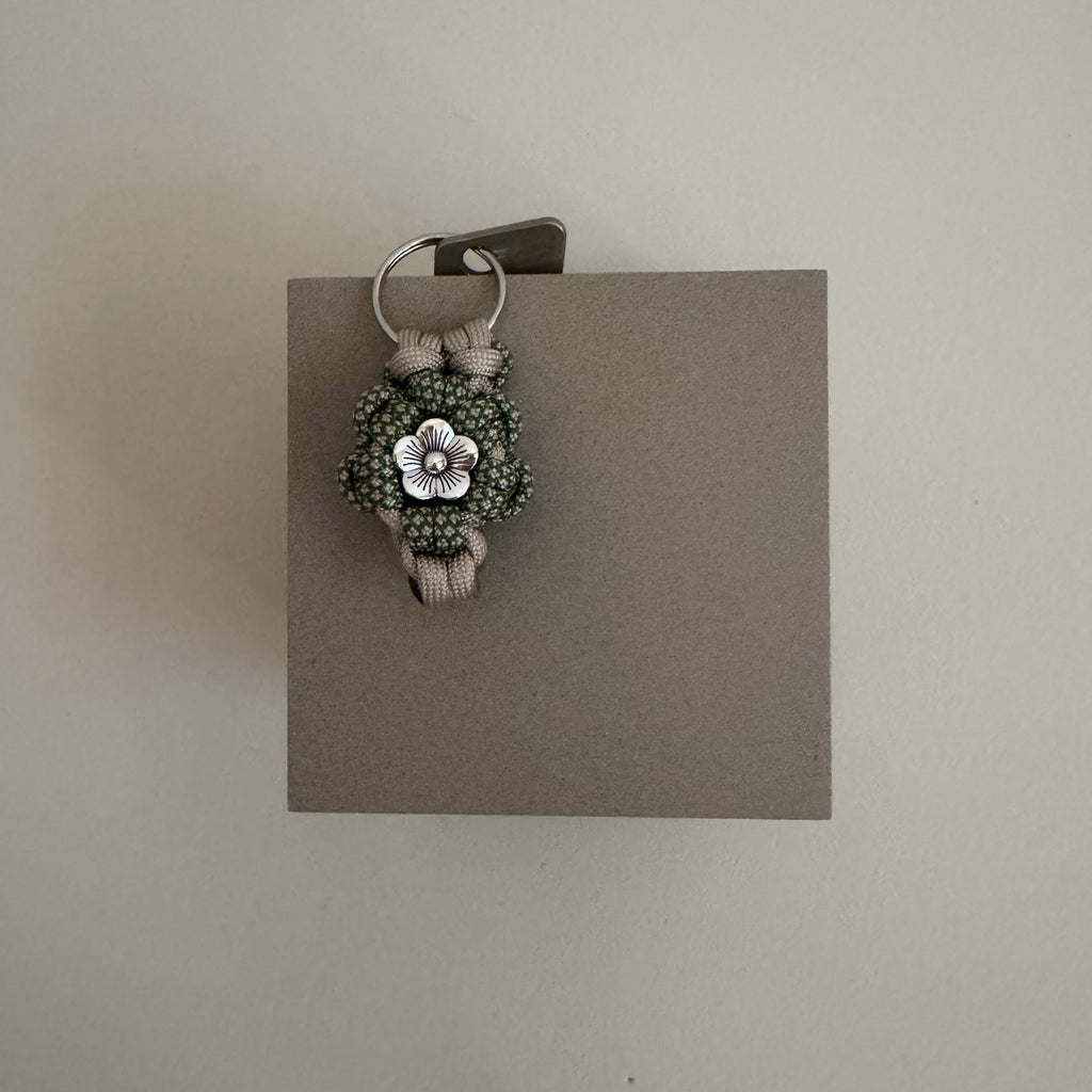 Ontwerp je eigen bloemen sleutelhanger SMALL