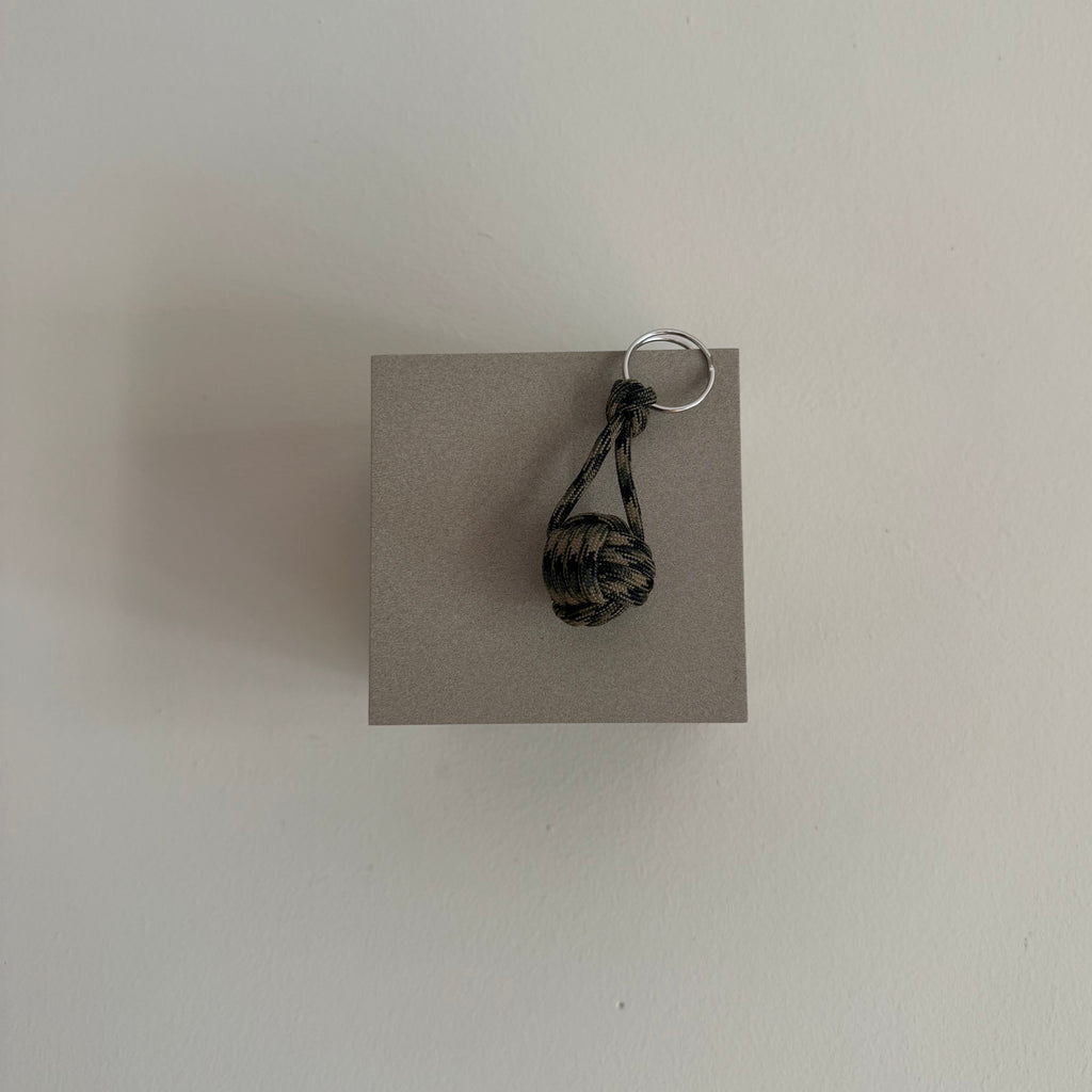 Apenvuistje sleutelhanger kies je eigen kleur