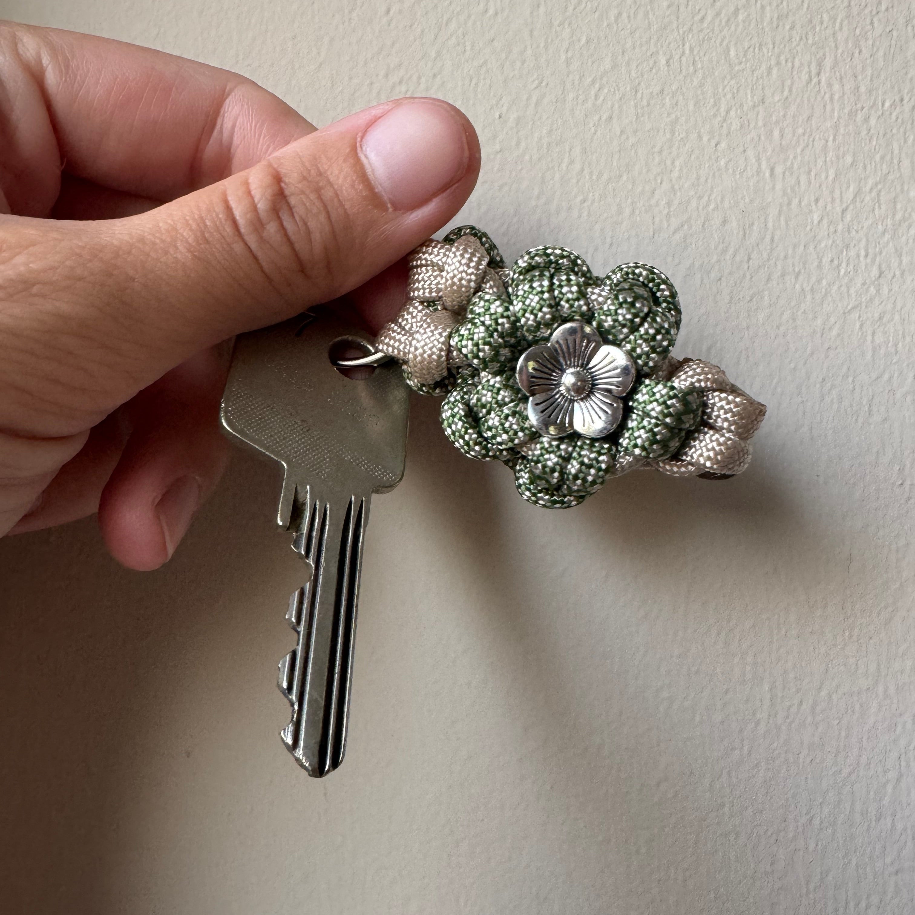 Ontwerp je eigen bloemen sleutelhanger SMALL